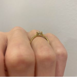 Кольцо с бриллиантом Принцесса 0.3 кт из желтого золота - Фото 3