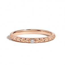 Ребристое обручальное кольцо с бриллиантом
