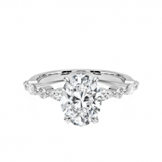 Овальное помолвочное кольцо с бриллиантами по бокам