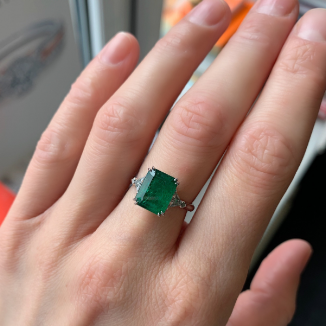 Классическое кольцо с изумрудом 3.31 карата и бриллиантами триллионами - Фото 2