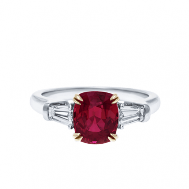 Классическое кольцо с рубином 3 карата и бриллиантами