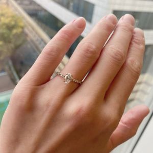 Помолвочное кольцо с овальным бриллиантом 0.5 кт - Фото 1