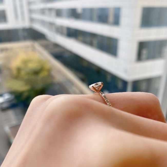 Помолвочное кольцо с овальным бриллиантом 0.5 кт - Фото 2