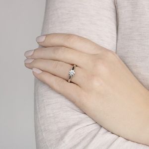 Кольцо с бриллиантом 0.4 в широкой шинке - Фото 6