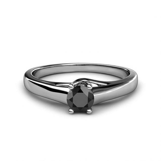 Кольцо с черным бриллиантом 