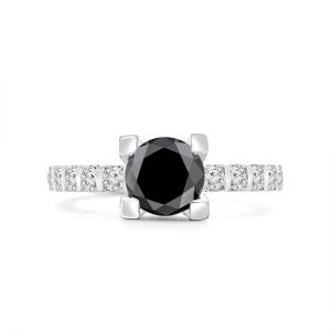 Кольцо с круглым черным бриллиантом и белыми бриллиантами по бокам