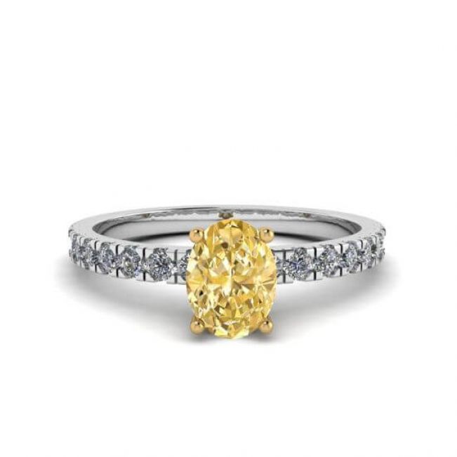 Кольцо с желтым овальным бриллиантом и паве по бокам