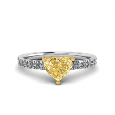 Кольцо с желтым бриллиантом сердце и паве по бокам
