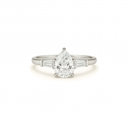 Кольцо с бриллиантом Груша