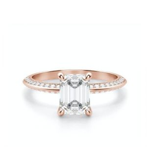 Розовое кольцо c бриллиантом эмеральд c двойным паве