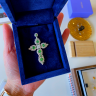 Крестик с бриллиантами и цаворитами в винтажном стиле, Изображение 4